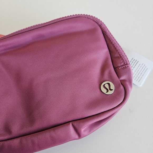 NWT Lululemon | Everywhere Belt Bag 1L Wordmark Logo Spellout Pink Gold Unisex - Picture 7 of 8